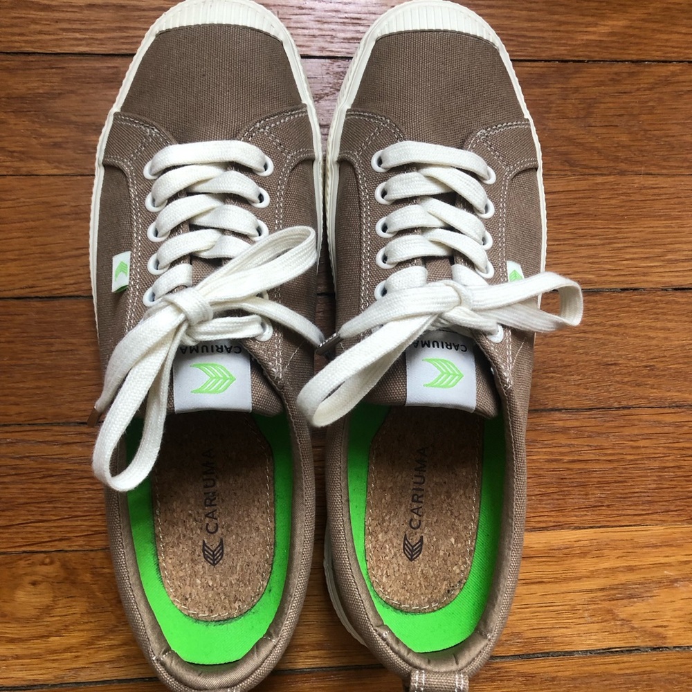 Cariuma OCA Low-Top Canvas Sneaker Women Size 11